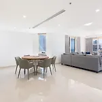 Allunga Stunning Beach Side Apartment